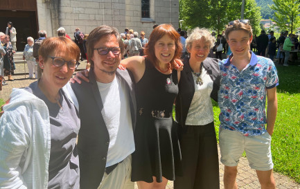 Installation des nouveaux ministres: Florence Hostettler, Quentin Jeannerat, Sarah Vollert, Valérie Gafa et Matthieu Mérillat. © DR / Consécration des nouveaux ministres: Florence Hostettler, Quentin Jeannerat, Sarah Vollert, Valérie Gafa et Matthieu Mérillat. © DR