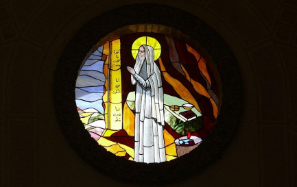 Vitrail d&#039;abba Arsène dans la cathédrale de Saint Mina en Egypte / ©someone10x, CC BY 2.0 Wikimedia Commons