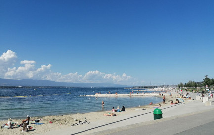 Plage des Eaux-Vives, Genève / ©Marco de Freitas, CC BY-SA 4.0 Wikimedia Commons