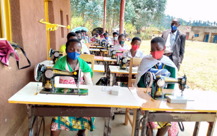 La nouvelle école de Musango qui a ouvert ses portes à 20 élèves en septembre. / ©DR