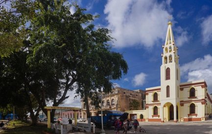 Eglise San Atanasio à Placetas, Cuba / ©Flikr/lezumbalaberenjena