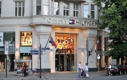 Le magasin Tommy Hilfiger à Berlin / ©Wikimedia Commons/Андрей Бобровский/CC BY 3.0