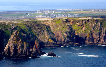 L’île irlandaise de Toraigh / ©Julianne Forde, CC BY-SA 4.0 Wikimedia Commons