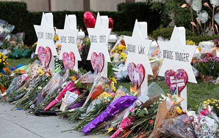 Memorial devant la synagogue &quot;Tree of Life&quot; à Pittsburgh / © Wikimedia Commons/White House/Andrea Hanks