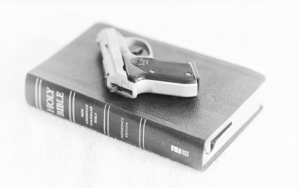 L&#039;acceptation des armes dans les églises américaines / ©Pixabay