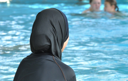 KEYSTONE/DPA/Rolf Haid / Les burkinis s&#039;invitent dans les piscines