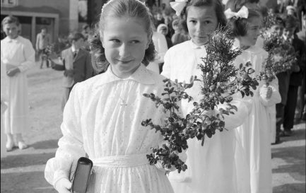 Traditionnellement, les jeunes chrétiens protestants confirment le Dimanche des Rameaux. / (KEYSTONE/PHOTOPRESS-ARCHIV/Alain Gassmann)