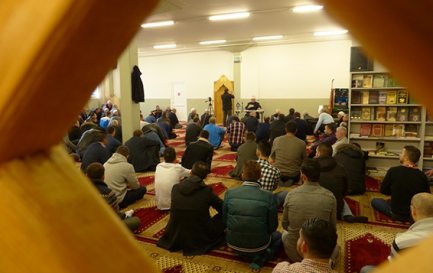 La prière du vendredi soir au Centre islamique albanais de Chavannes-près-Renens © Aline Jaccottet