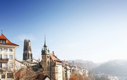 Le Grand Conseil fribourgeois était invité, ce mardi 19 mars, à se pencher sur la modification de la loi concernant les rapports entre les Eglises et l’Etat. / IStock