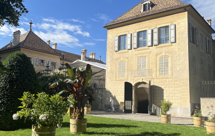Une aile du Château d’Hauteville, caractérisée par des peintures en trompe-l’œil restaurées. / CA/Reformes