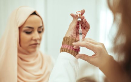 La vaccination est-elle compatible avec le ramadan? / ©iStock/Bogdan Kosanovic