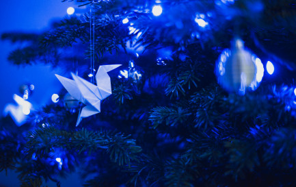 Les journalistes de Réformés, Camille Andres, Anne Buloz, Joël Burri, Khadija Froidevaux, Nicolas Meyer, Nathalie Ogi, Matthias Wirz, vous souhaitent un joyeux Noël! / ©iStock