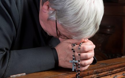 LʹEglise catholique au défi du rapport Sauvé. / ©iStock/Studio-Annika