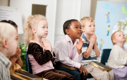 Le 25 septembre, les Assises de la catéchèse réuniront les réformés, à l’Université de Fribourg, afin de discuter les nouveaux enjeux d’un catéchisme centré sur l’enfant et la cellule familiale. ©iStock