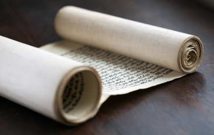 Le judaïsme lance l’écriture d’un rouleau de «Torah numérique» / iStock