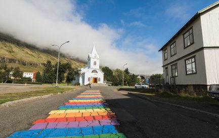 La rue principale de Seydisfjordur, en Islande. / iStock/leonovo