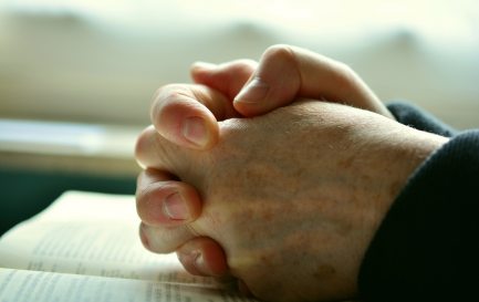 La prière revient en force dans notre société sécularisée / Pixabay