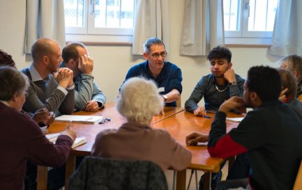 Des relais en réseau, dépassant les échecs en emploi / Des relais en réseau, dépassant les échecs en emploi 