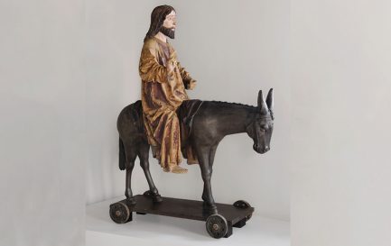 L&#039;âne, et surtout l&#039;ânesse, pas si bête. Et nous ? / Christ des Rameaux, vers 1480, tilleul et saule polychromés (l&#039;âne et le chariot sont modernes) © Musées de Strasbourg-M. Bertola