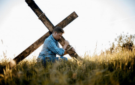 Que crucifier en soi? / Porter sa croix à la suite du Christ