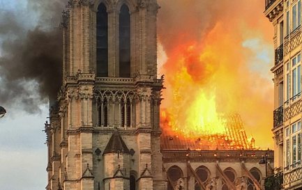 Notre Dame en feu / CC (by-sa) LeLaisserPasserA38