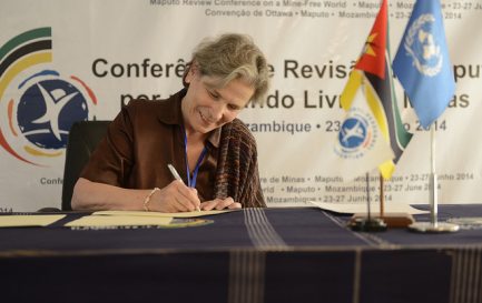 Christine Beerli en 2014, alors vice-présidente du Comité international de la Croix-Rouge. / CC(by nc nd) Anti-Personnel Mine Ban Convention