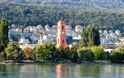 Neuchâtel depuis le lac / CC0 / Pixabay