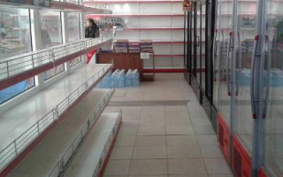 Magasin vide à Stepanakert - capitale du Haut-Karabakh / Magasin vide à Stepanakert - capitale du Haut-Karabakh